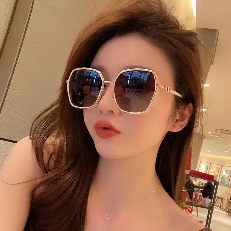 Óculos Feminino de Sol Modelo Laura